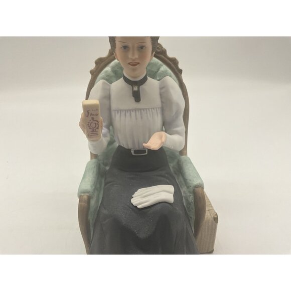 Avon VTG 1982 President s Club Albee Award Porcelain Figurine 7 InchesTall Japan - Picture 11 of 16